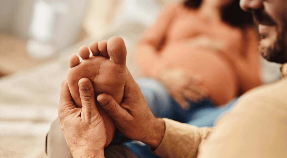 Foot massage when pregnant - photo